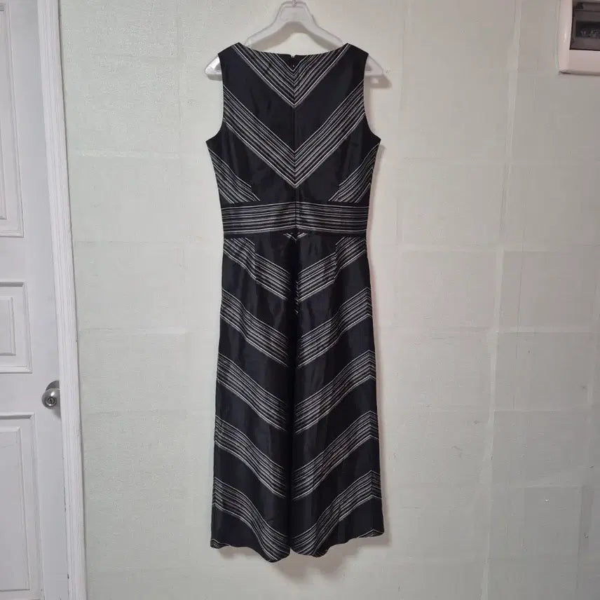 [BUNJANG] TIME Black Striped Sleeveless Maxi Dress / TIME 블랙 스트라이프 민소매 원피스