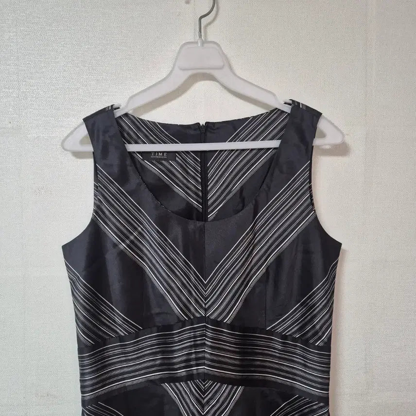[BUNJANG] TIME Black Striped Sleeveless Maxi Dress / TIME 블랙 스트라이프 민소매 원피스