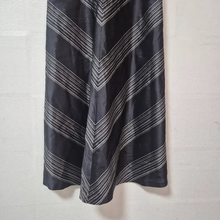 [BUNJANG] TIME Black Striped Sleeveless Maxi Dress / TIME 블랙 스트라이프 민소매 원피스