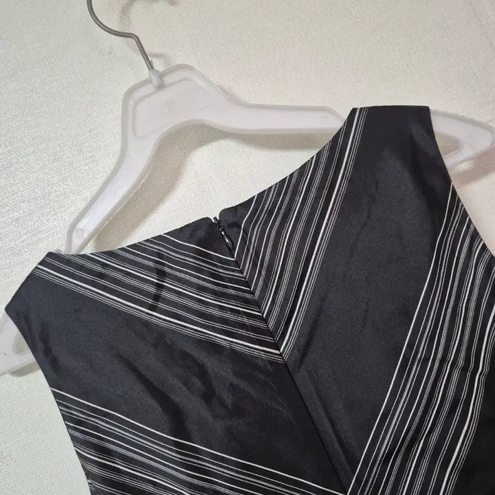 [BUNJANG] TIME Black Striped Sleeveless Maxi Dress / TIME 블랙 스트라이프 민소매 원피스