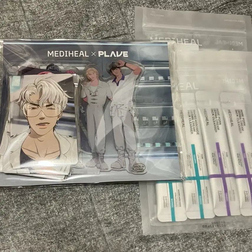 [SOLD OUT] 플레이브 메디힐 아크릴스탠드 포카 미개봉 일괄