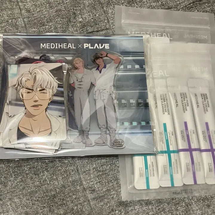 [SOLD OUT] 플레이브 메디힐 아크릴스탠드 포카 미개봉 일괄