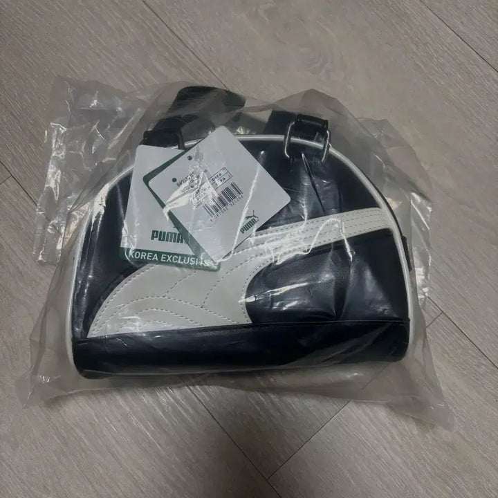 [SOLD OUT] 푸마 W 디어 캣 미니 백 - 블랙