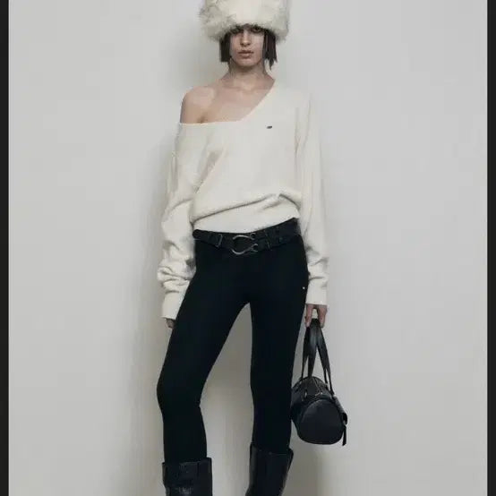 [BUNJANG] Bohemian Seoul V-Neck Wool Knit Sweater / 보헤미안서울 브이넥 울 니트
