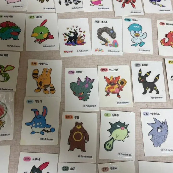 [BUNJANG] Pokemon Tteokbokki Sticker Bundle (46 Pieces) / 한정판 전설 포함 포켓몬 띠부실 일괄 46개 싸게 팔아요