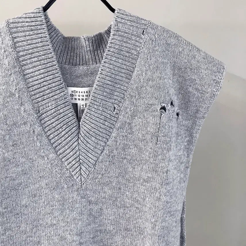 [BUNJANG] Maison Margiela Distressed Wool Knit Vest / 마르지엘라 디스 니트 베스트