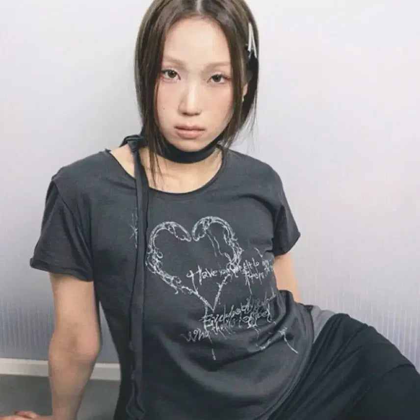 [BUNJANG] Hug Your Skin Heart Ornament Scarf Top Charcoal / 허그유어스킨 하트 오너먼트 스카프 탑 챠콜