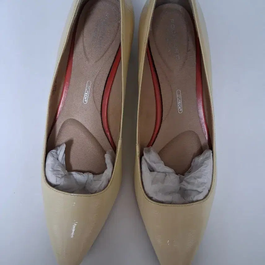 [SOLD OUT] 락포트 페이던트미들힐펌프스 245