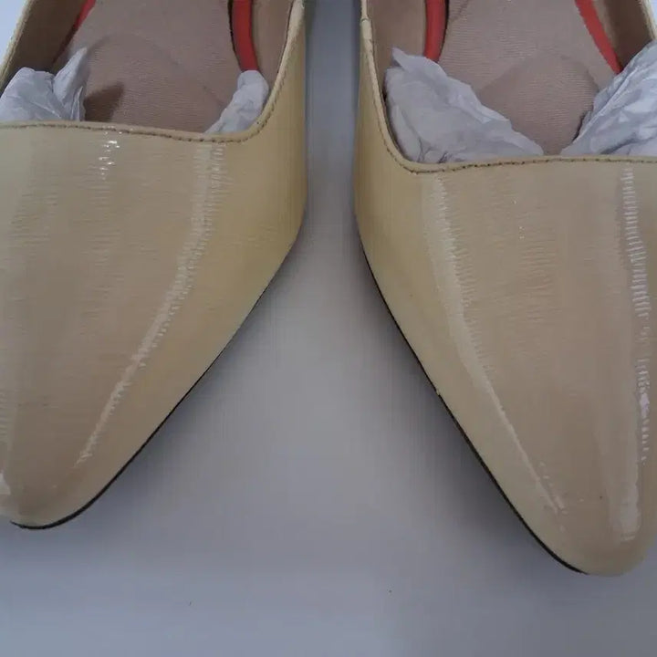 [SOLD OUT] 락포트 페이던트미들힐펌프스 245