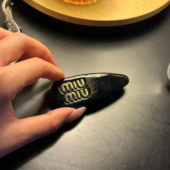 [BUNJANG] MIU MIU Logo Black Hair Clip / MIUMIU 로고 블랙 헤어클립