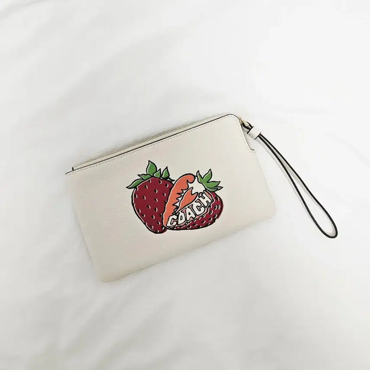 [BUNJANG] Coach Strawberry Wristlet Pouch - 24 Season Limited Edition / 코치 스트로베리 라지 위슬렛 파우치 겸 클러치 (24시즌 / 새상품)