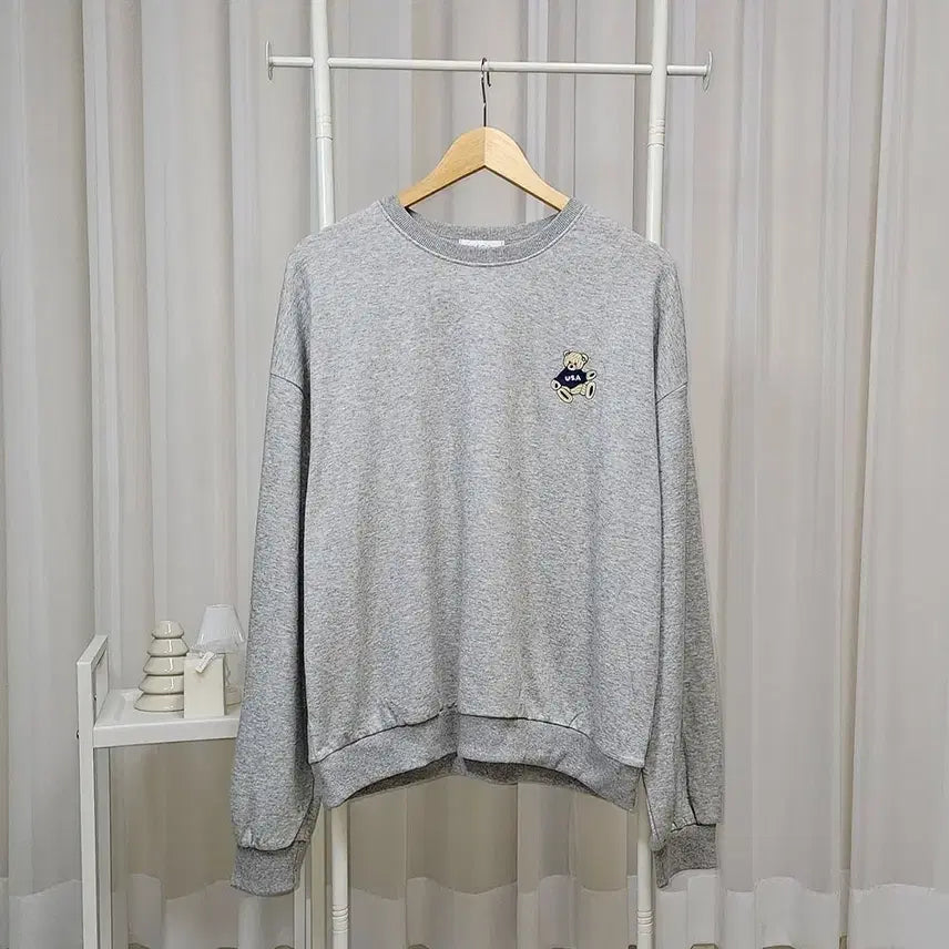 [BUNJANG] Teddy Bear Embroidered Loose Fit Gray Sweatshirt / 테디베어 자수 포인트 루즈핏 맨투맨_그레이