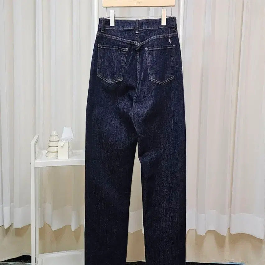 [BUNJANG] Straight Fit Raw Denim Pants / 라인이 예쁜 일자핏 생지 데님 팬츠