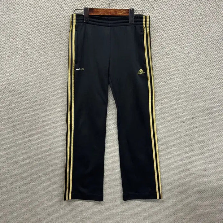 [BUNJANG] Adidas Embroidered Logo Track Pants / 아디다스 자수로고 검골 트랙팬츠 츄리닝바지 85 A07738
