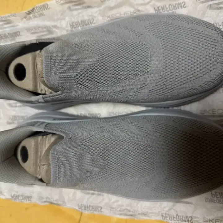 [BUNJANG] Skechers Go Walk Max Cushioning Hyper Burst Slip-ins (245) Sneakers / 고워크 맥스쿠셔닝 하이퍼버스트 슬립인스 245 판매합니다!