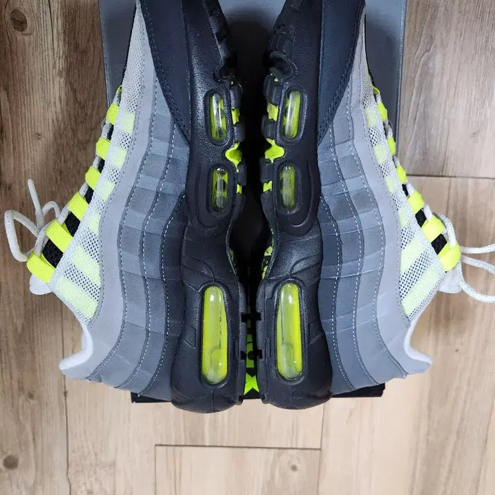 [BUNJANG] Nike Air Max 95 OG 2020 Neon Sneakers / 나이키 에어맥스95 OG 2020 네온 250