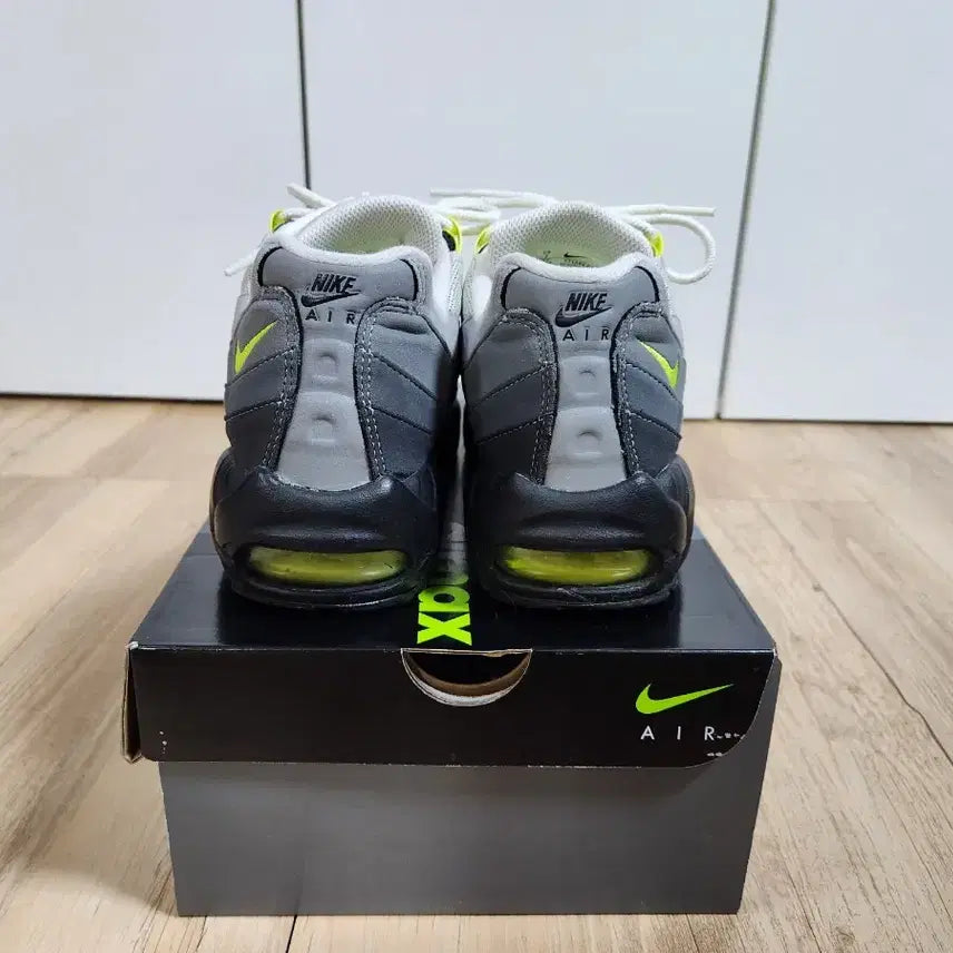 [BUNJANG] Nike Air Max 95 OG 2020 Neon Sneakers / 나이키 에어맥스95 OG 2020 네온 250