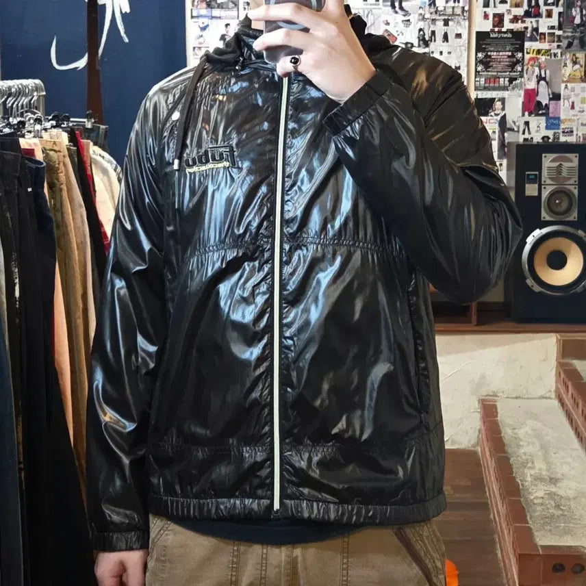 [BUNJANG] FUBU 00s Two-Way Shiny Windbreaker Jacket / 후부 00S 투웨이 유광 바람막이 자켓