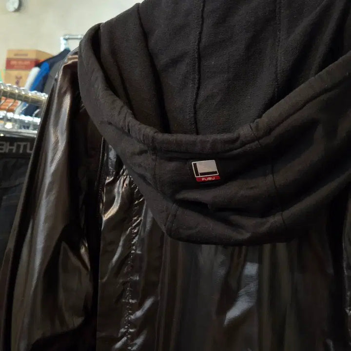 [BUNJANG] FUBU 00s Two-Way Shiny Windbreaker Jacket / 후부 00S 투웨이 유광 바람막이 자켓