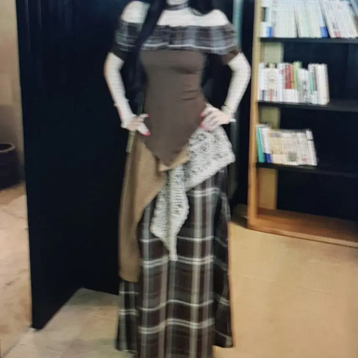 [BUNJANG] Brown Check Off-Shoulder Top &amp; Long Skirt Set / (해외배송)브라운 체크 오프숄더 탑 + 체크 롱 스커트 세트