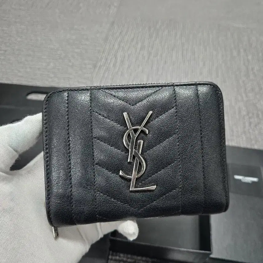 [BUNJANG] Yves Saint Laurent Zip Around Wallet / [특가][정품] 입생로랑 지퍼어라운드 반지갑