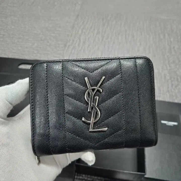 [BUNJANG] Yves Saint Laurent Zip Around Wallet / [특가][정품] 입생로랑 지퍼어라운드 반지갑