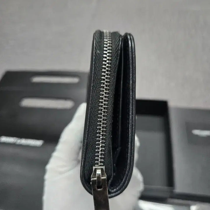 [BUNJANG] Yves Saint Laurent Zip Around Wallet / [특가][정품] 입생로랑 지퍼어라운드 반지갑