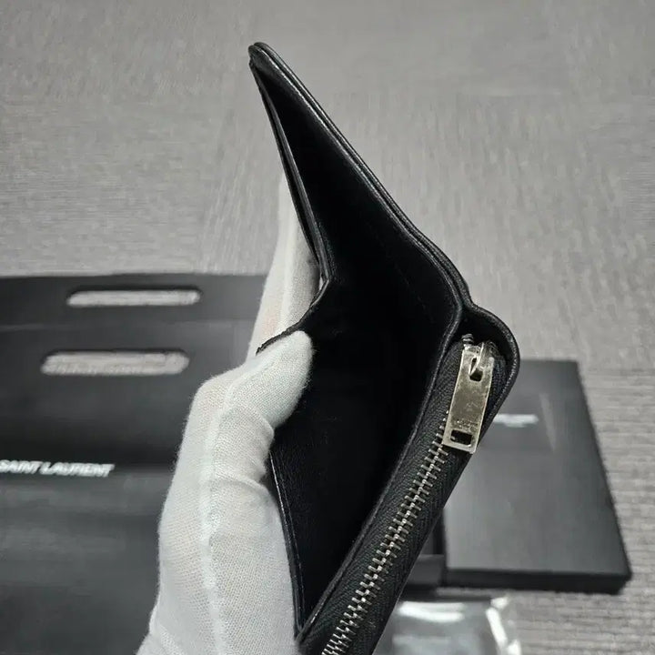 [BUNJANG] Yves Saint Laurent Zip Around Wallet / [특가][정품] 입생로랑 지퍼어라운드 반지갑