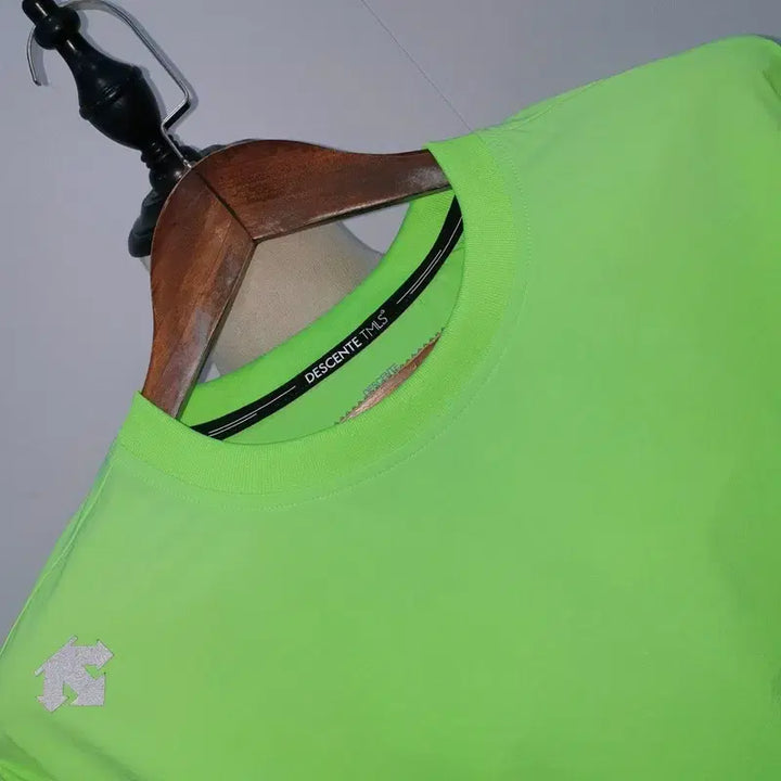 [BUNJANG] Descente Woven Windbreaker Sweatshirt / 데상트 우븐 바람막이 맨투맨
