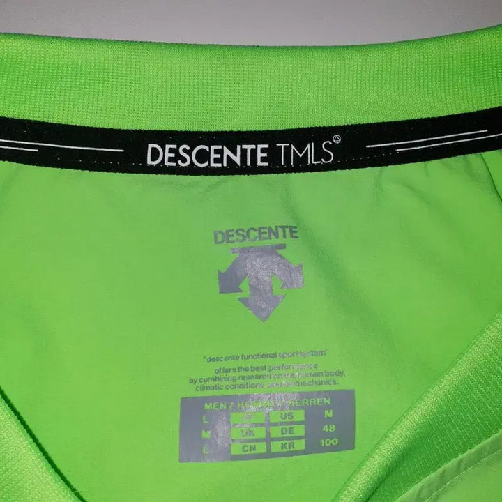 [BUNJANG] Descente Woven Windbreaker Sweatshirt / 데상트 우븐 바람막이 맨투맨