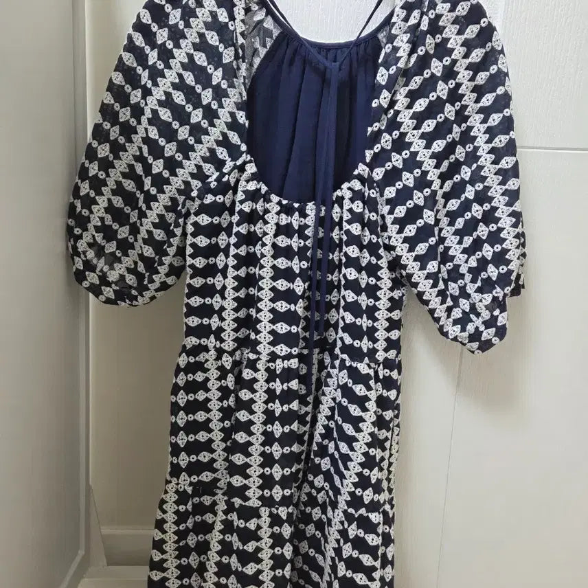 [BUNJANG] Maje Navy Embroidered Dress / 마쥬 네이비 자수 원피스