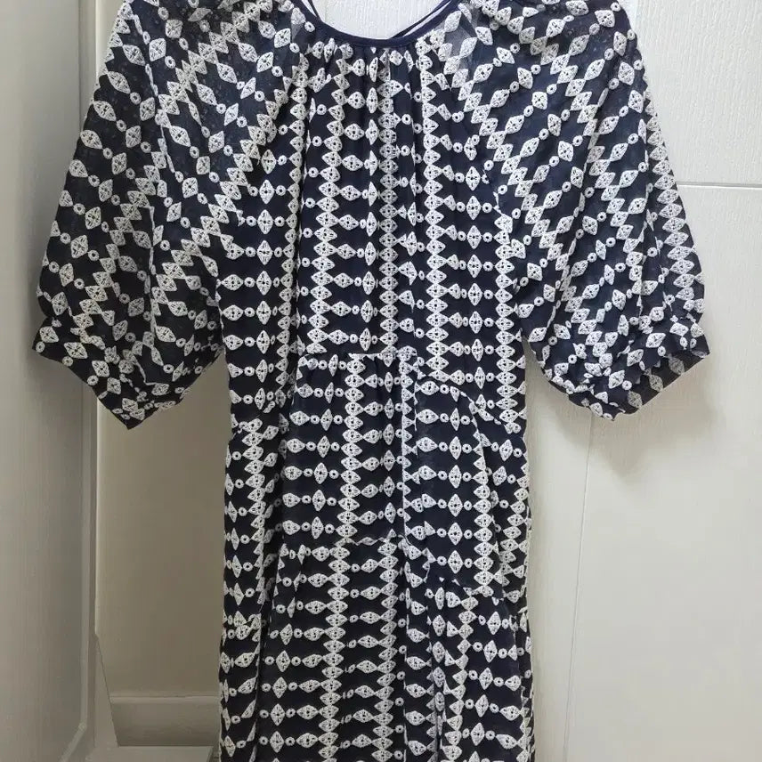 [BUNJANG] Maje Navy Embroidered Dress / 마쥬 네이비 자수 원피스