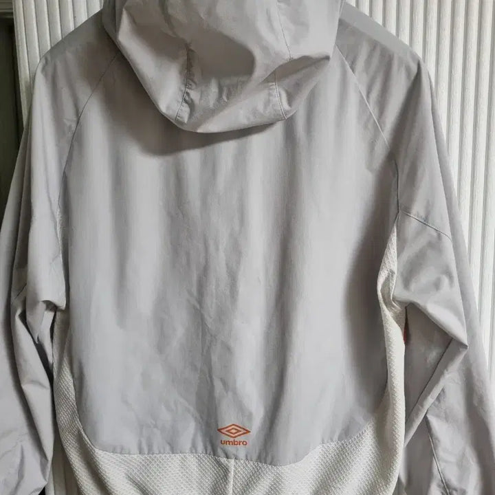 [BUNJANG] Umbro Hooded Windbreaker Jacket (Size 95) / 엄브로 바람막이 후드 자켓 사이즈95