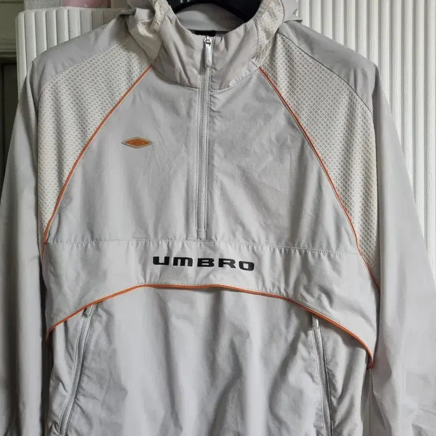[BUNJANG] Umbro Hooded Windbreaker Jacket (Size 95) / 엄브로 바람막이 후드 자켓 사이즈95