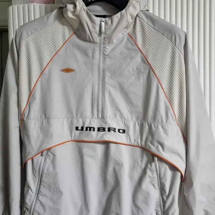 [BUNJANG] Umbro Hooded Windbreaker Jacket (Size 95) / 엄브로 바람막이 후드 자켓 사이즈95