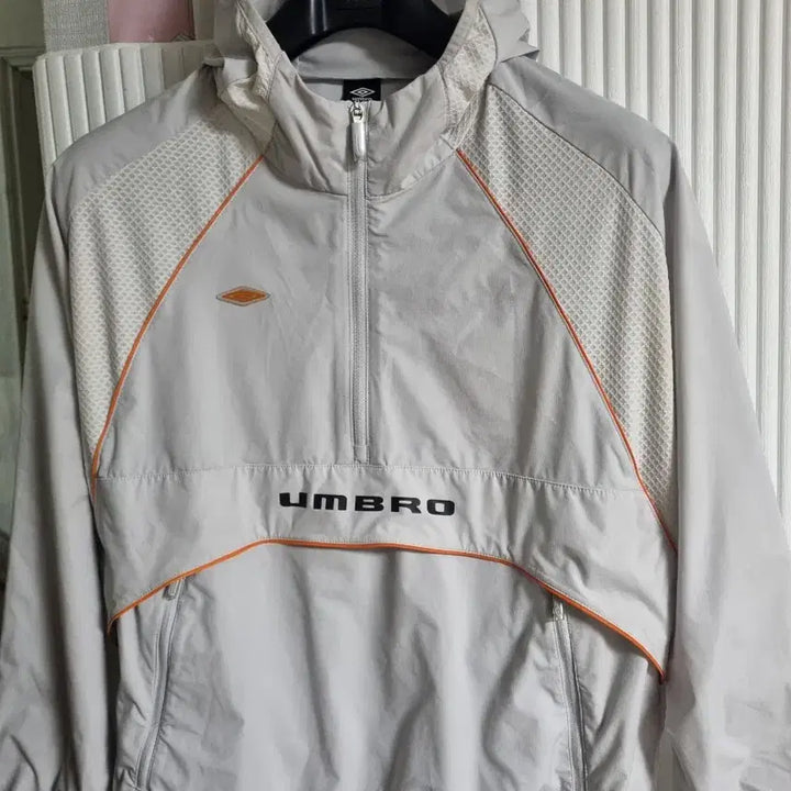 [BUNJANG] Umbro Hooded Windbreaker Jacket (Size 95) / 엄브로 바람막이 후드 자켓 사이즈95