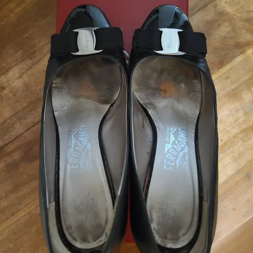 [SOLD OUT] 페라가모 블랙 여성 펌프스 구두 240사이즈