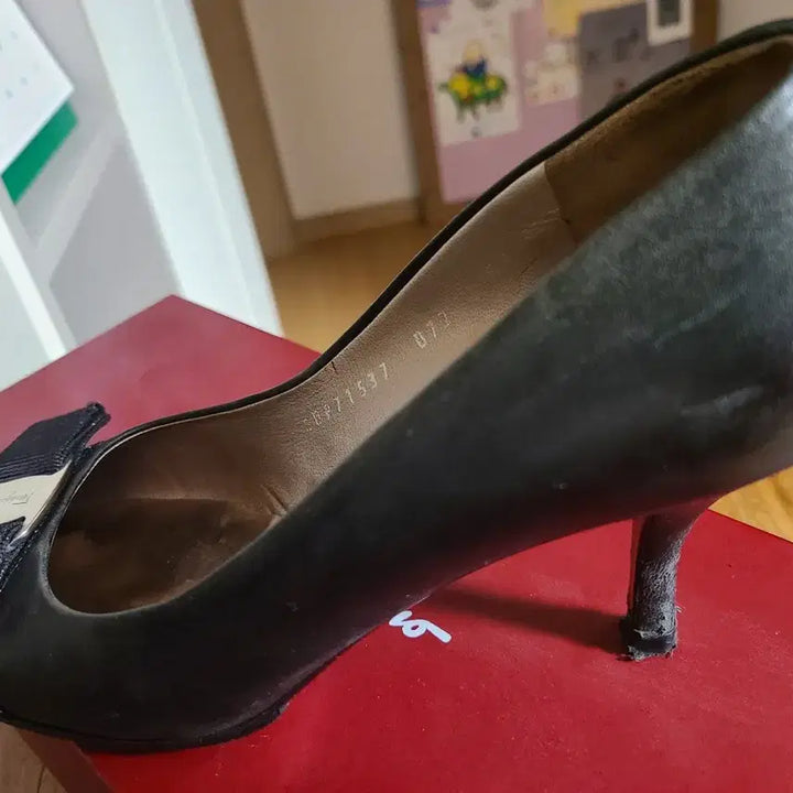 [SOLD OUT] 페라가모 블랙 여성 펌프스 구두 240사이즈