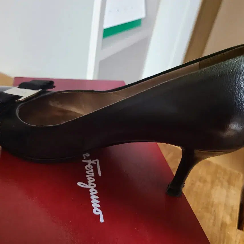 [SOLD OUT] 페라가모 블랙 여성 펌프스 구두 240사이즈