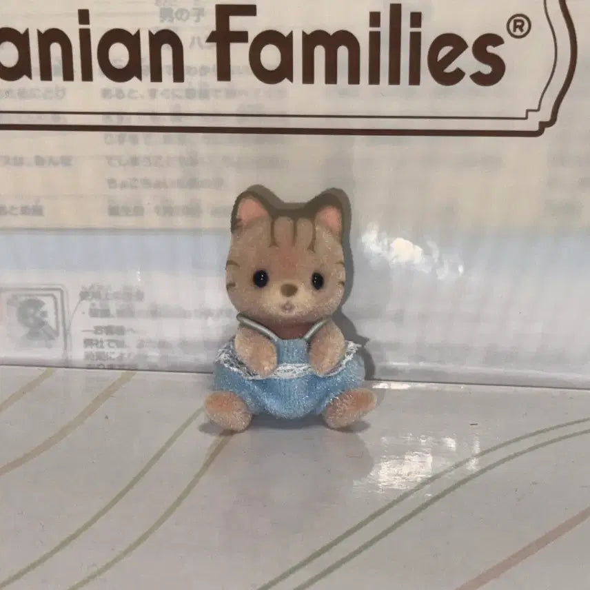 [BUNJANG] Sylvanian Families Cat Baby Sitting Figure / 실바니안 고양이 앉은 아기