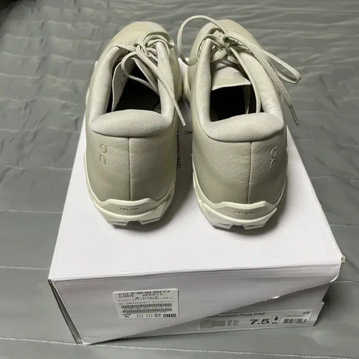 [BUNJANG] On Running x PAF Cloudventure Peak Ice Moon Sneakers / [245] 온 러닝 x 파프 클라우드벤쳐 피크 아이스문