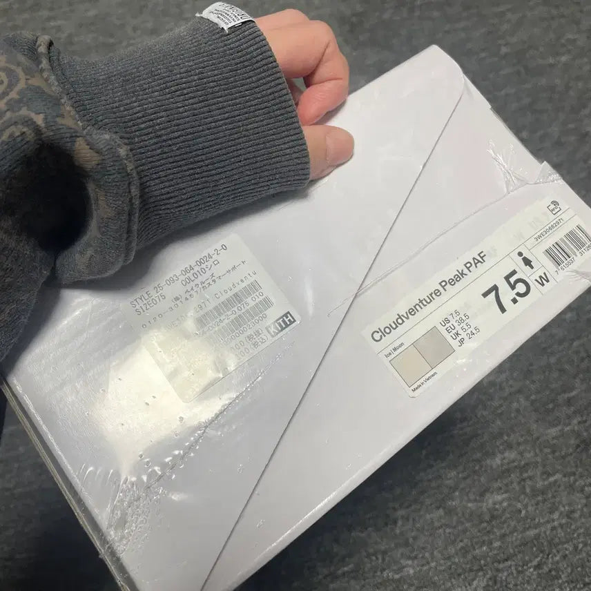[BUNJANG] On Running x PAF Cloudventure Peak Ice Moon Sneakers / [245] 온 러닝 x 파프 클라우드벤쳐 피크 아이스문
