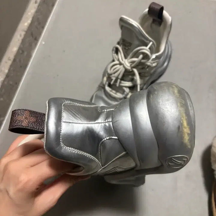 [BUNJANG] Louis Vuitton Archlight Silver Sneakers / 정/밑창마모 루이비통 아치라이트 실버 245