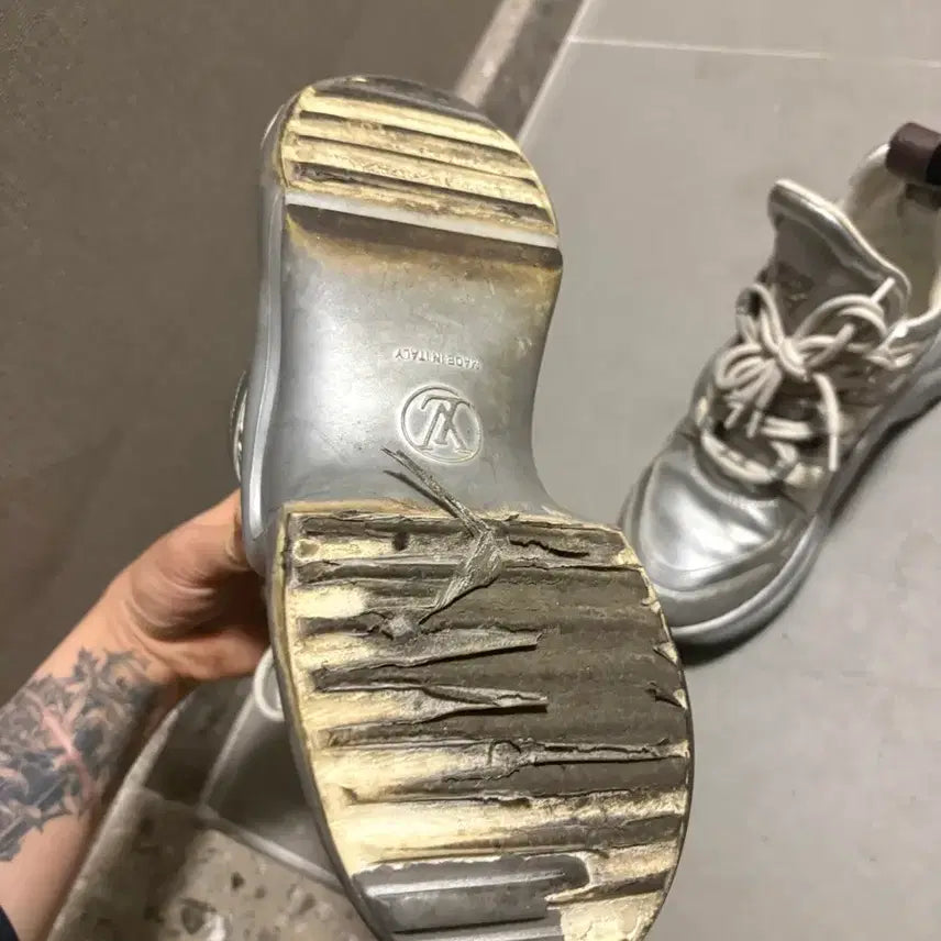 [BUNJANG] Louis Vuitton Archlight Silver Sneakers / 정/밑창마모 루이비통 아치라이트 실버 245