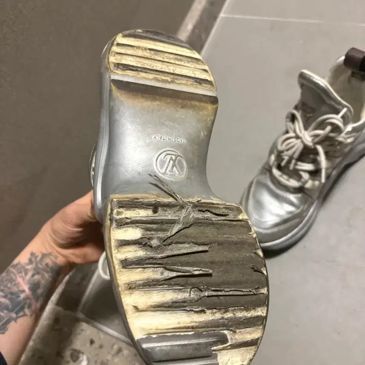 [BUNJANG] Louis Vuitton Archlight Silver Sneakers / 정/밑창마모 루이비통 아치라이트 실버 245