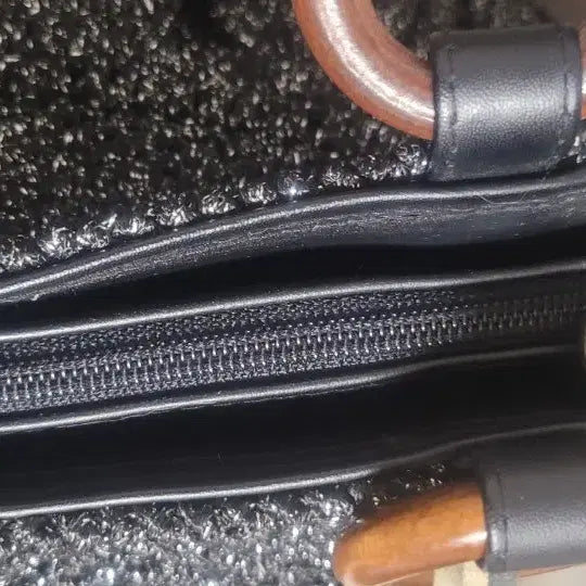 [BUNJANG] Italian Imported Hand-Knitted Shoulder Bag / 이태리 수입사 손뜨게 숄더백