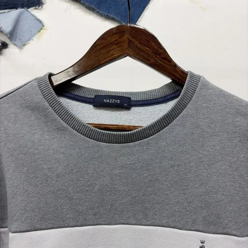 [BUNJANG] Hazzys Casual Color Block Logo Embroidered Sweatshirt / (100) 헤지스 캐주얼 배색 로고 자수 맨투맨 긴팔티