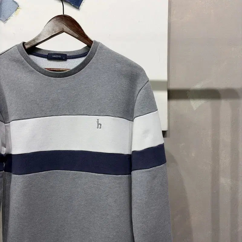 [BUNJANG] Hazzys Casual Color Block Logo Embroidered Sweatshirt / (100) 헤지스 캐주얼 배색 로고 자수 맨투맨 긴팔티