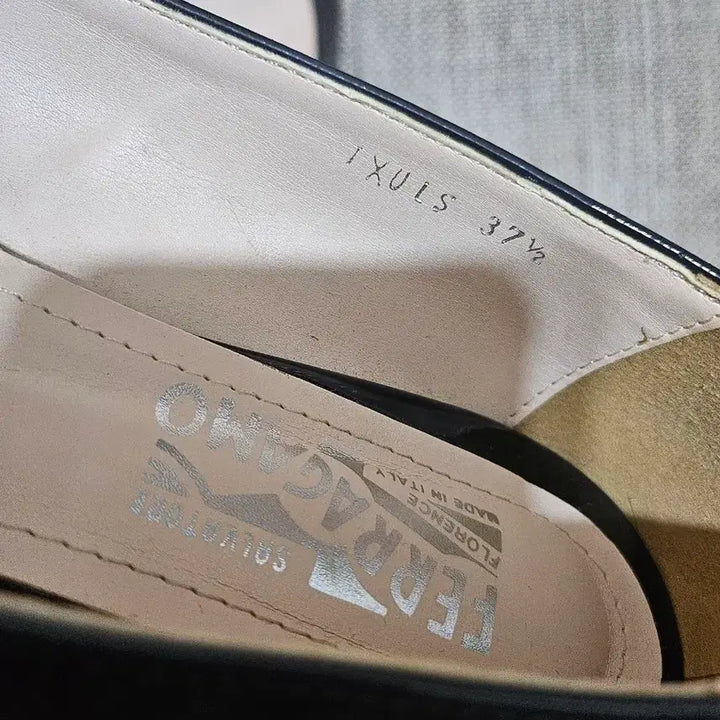[BUNJANG] Ferragamo Ribbon Embellished Flat Shoes / 페라가모 리본 장식 플랫 슈즈 블랙