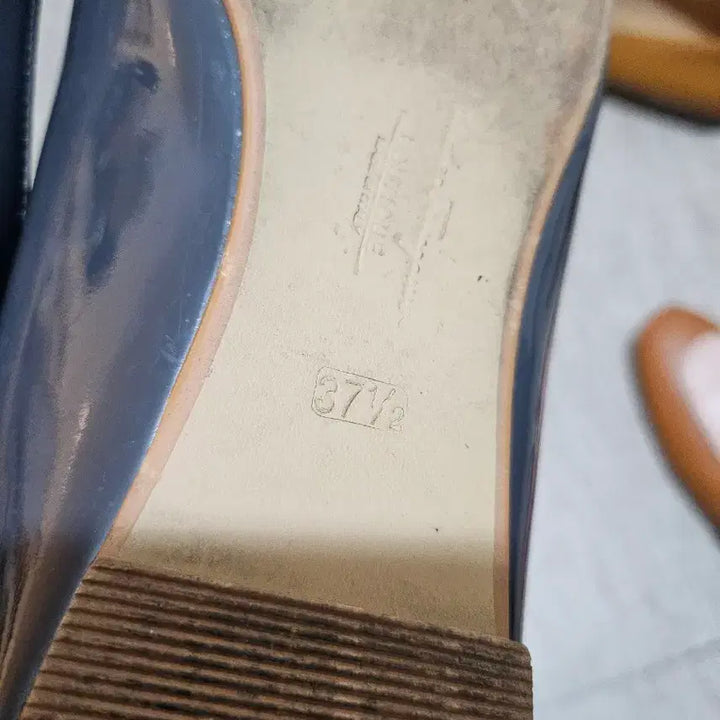 [BUNJANG] Ferragamo Ribbon Embellished Flat Shoes / 페라가모 리본 장식 플랫 슈즈 블랙